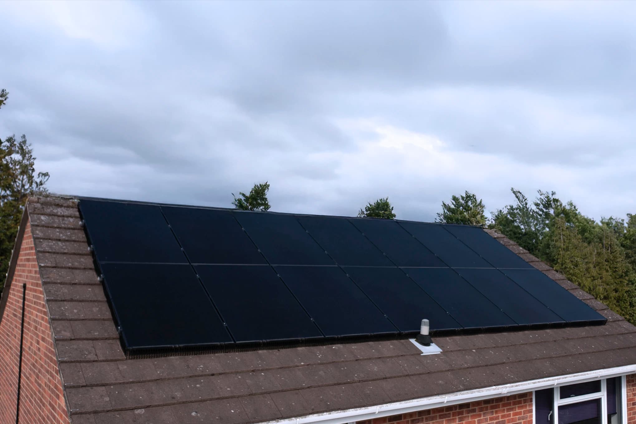 14 solar panels installed on the roof of a house, efficiently generating electricity during cloudy and rainy Spring weather.